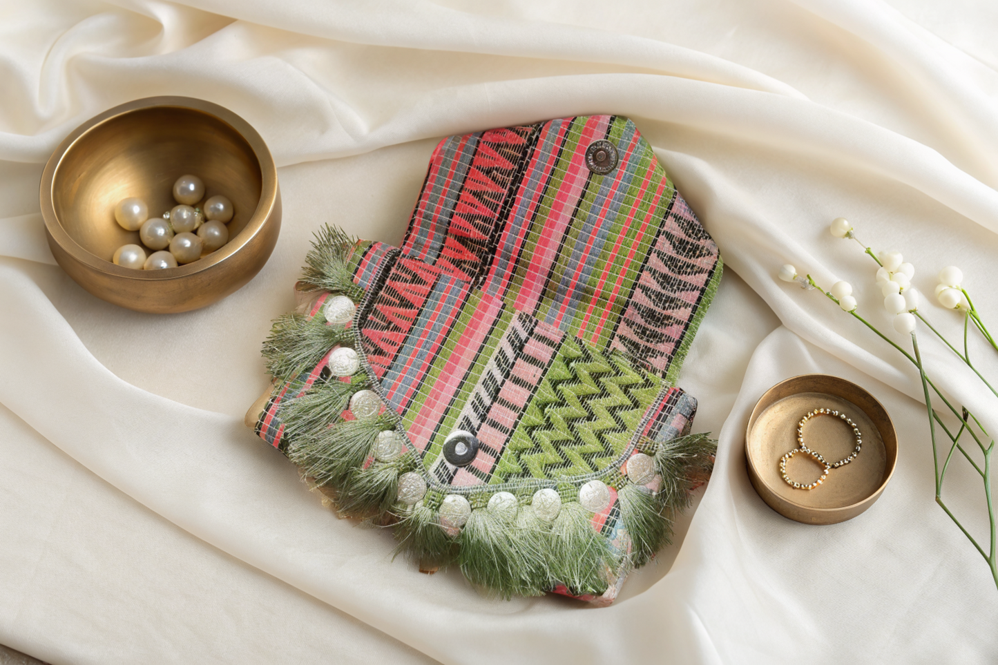 Harvest Nomad Clutch