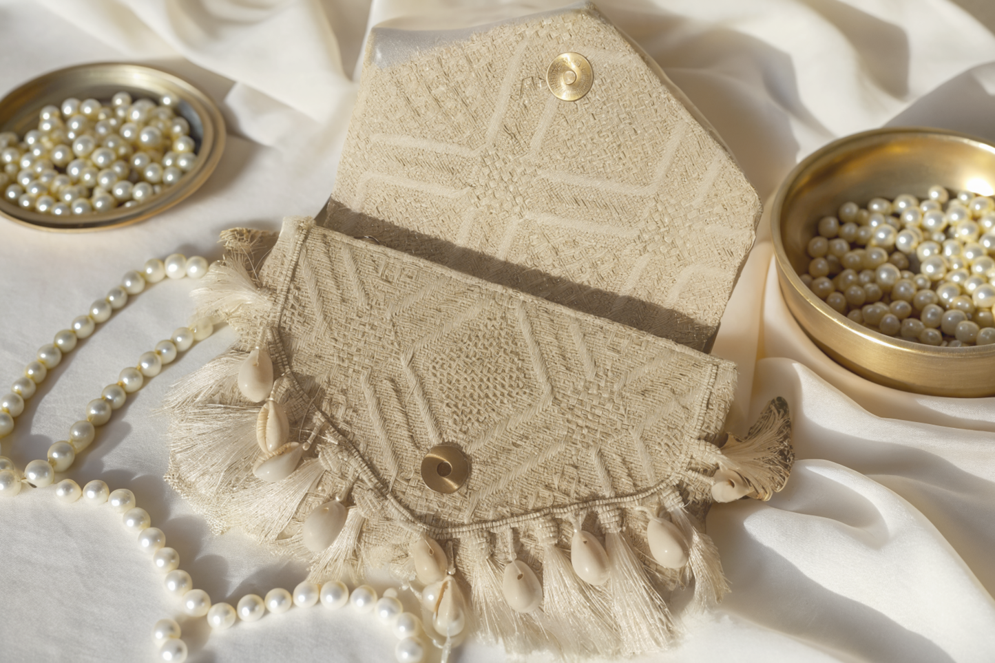 Genda Bazaar Clutch