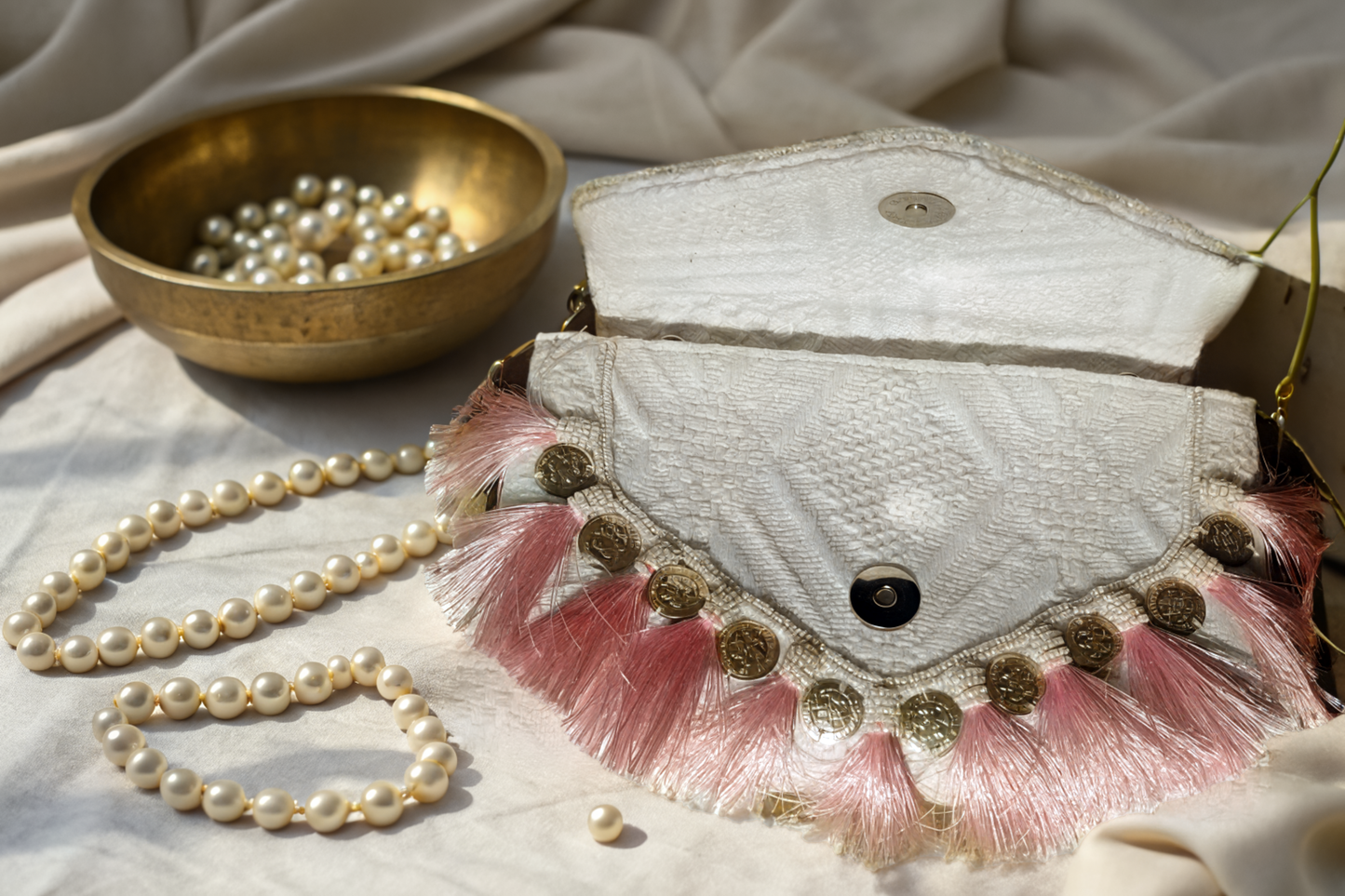 Noor Pearl Clutch