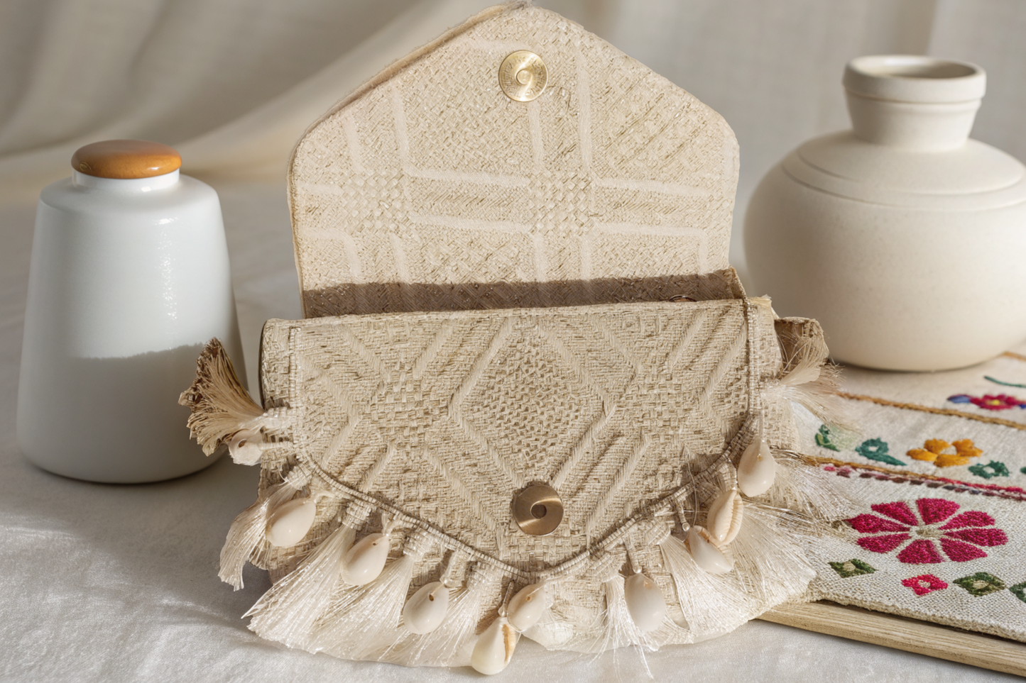 Genda Bazaar Clutch