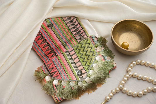 Harvest Nomad Clutch