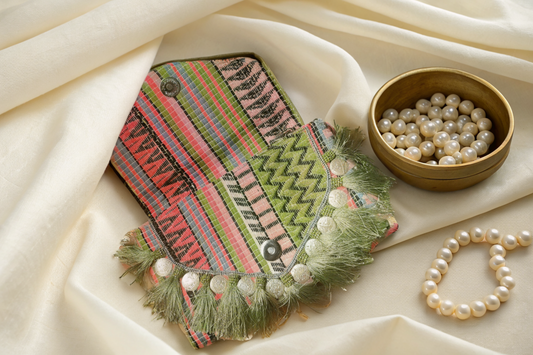 Harvest Nomad Clutch