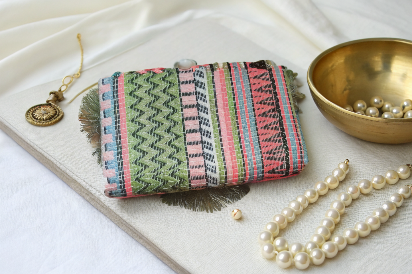 Harvest Nomad Clutch