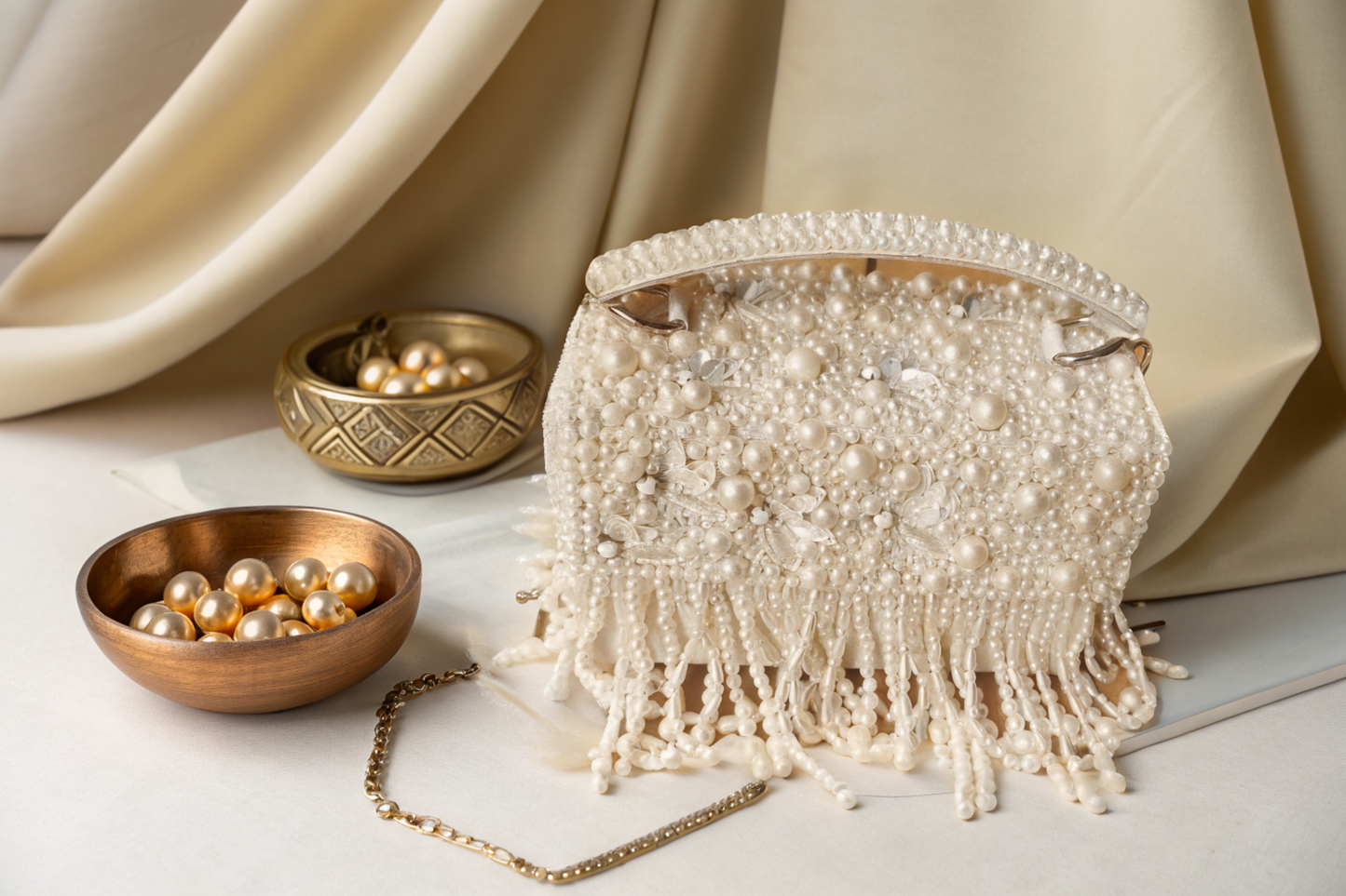 Sundaze Pearl Clutch